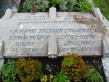 Fotografie der Grabstätte Friedrich Langheinrichs und seiner Frau Dorothea auf dem Heimfriedhof