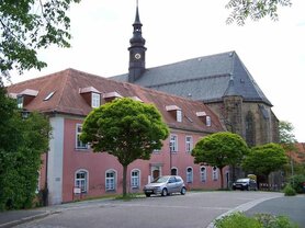 Schloss mit Kirche