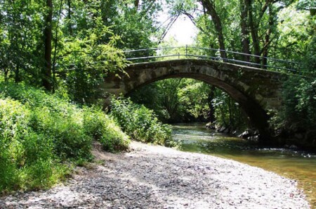 Baille-Maille-Brücke über den Weißen Main